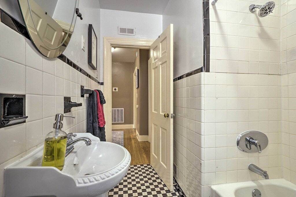 Chic & Cozy Greensboro Home, 2 Mi to Dtwn! in Greensboro, Guilford County