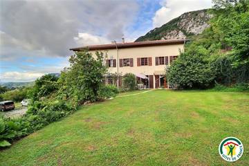 Gîte pour 12 personnes, avec jardin à Saint-Laurent-en-Royans