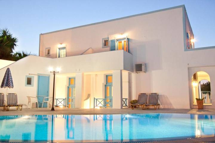 Gîte pour 2 personnes, avec Balcon ainsi que Terrasse et Piscine à Karterados