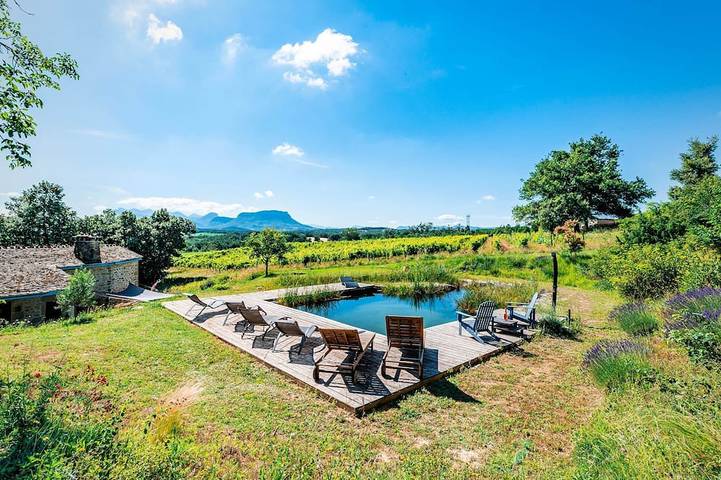 Location de vacances pour 10 personnes, avec sauna ainsi que jardin et jacuzzi à Chabrillan