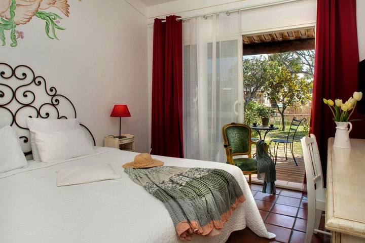 Hôtel pour 2 personnes, avec bassin pour enfant ainsi que jardin et piscine dans Bac du sauvage - 2