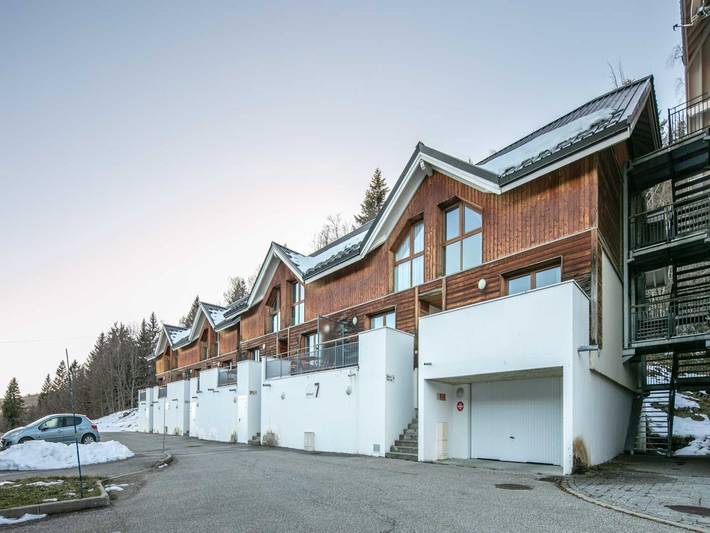 Lodge for 6 people, with pool and balcony, with pets in French Alps