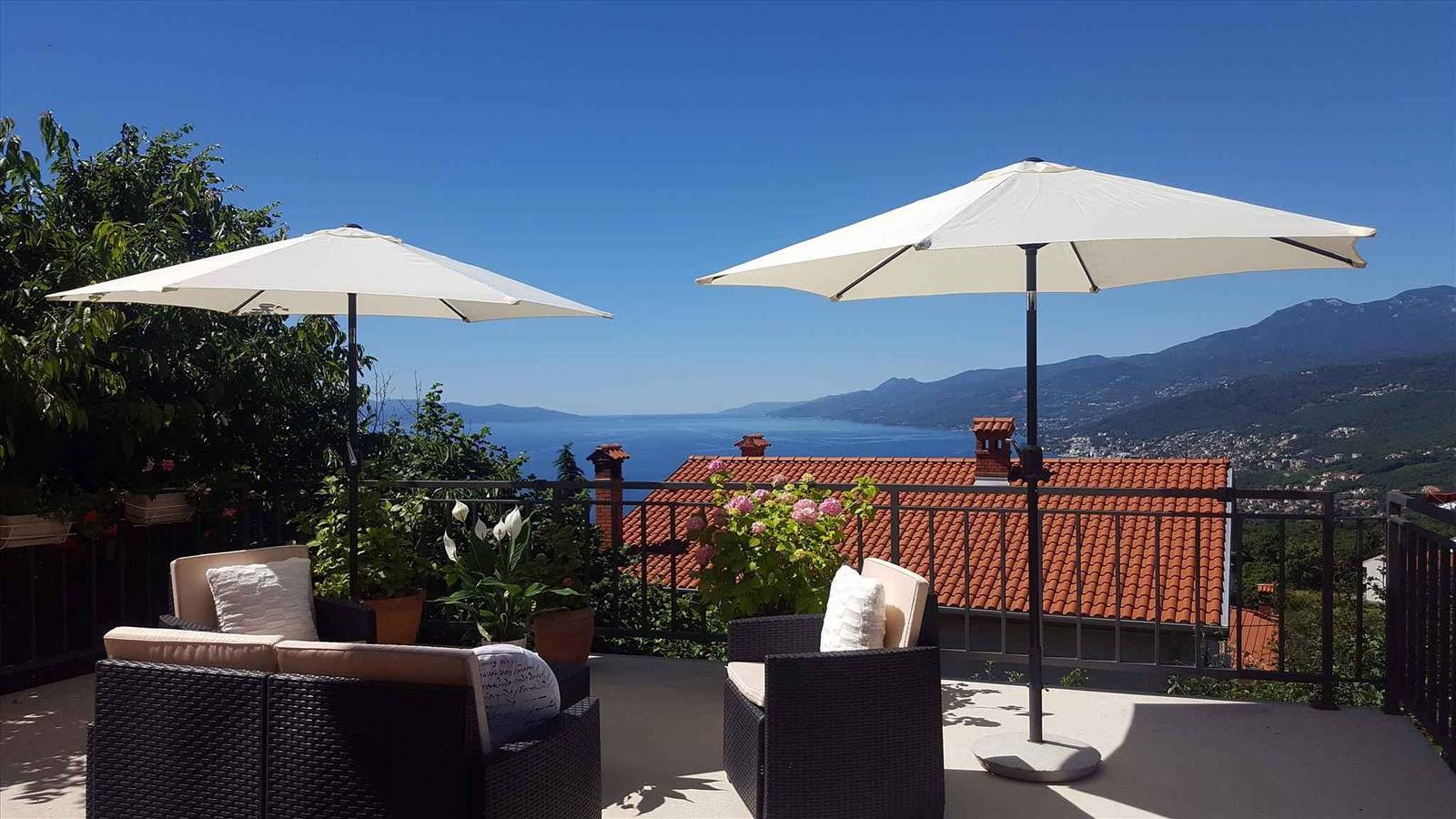 Ganze Ferienwohnung, Ferienwohnung mit 50 qm Terrasse und Meerblick in Matulji, Općina Matulji