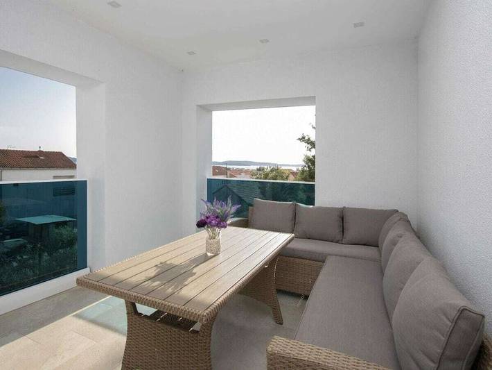 Villa pour 10 personnes, avec piscine ainsi que jardin et terrasse à Brodarica - 4