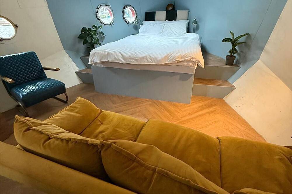 New: luxurious and spacious boutique houseboat with sauna in Holländische Küste