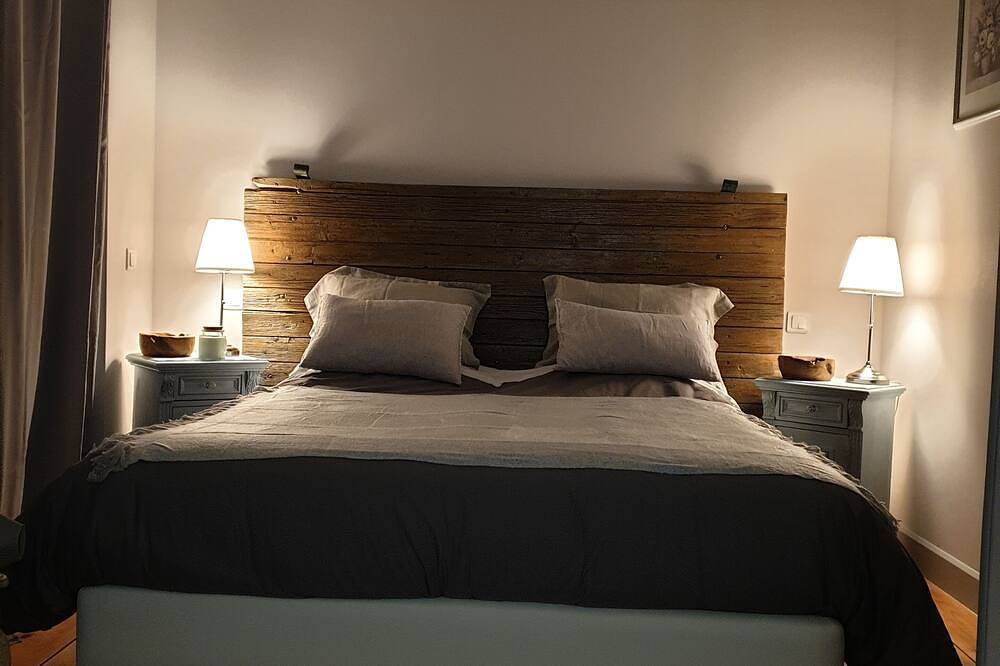 Confort en nature dans un mas du 17 ème, prix par chambre in Saint-Gervais, Région de Nîmes