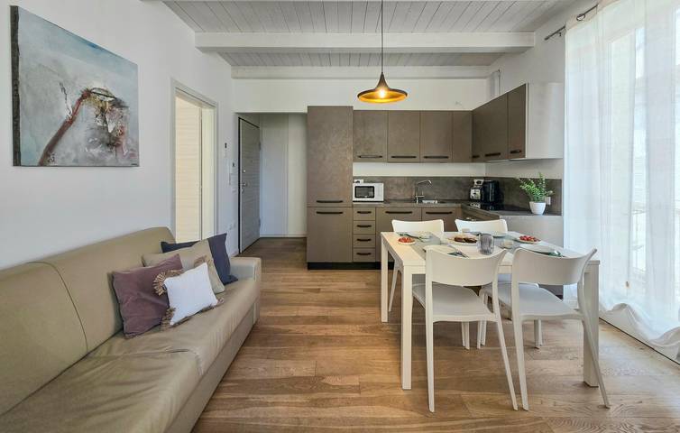 Ganze Ferienwohnung, Ferienwohnung für 4 Personen mit Terrasse in San Benedetto del Tronto, Riviera delle Palme