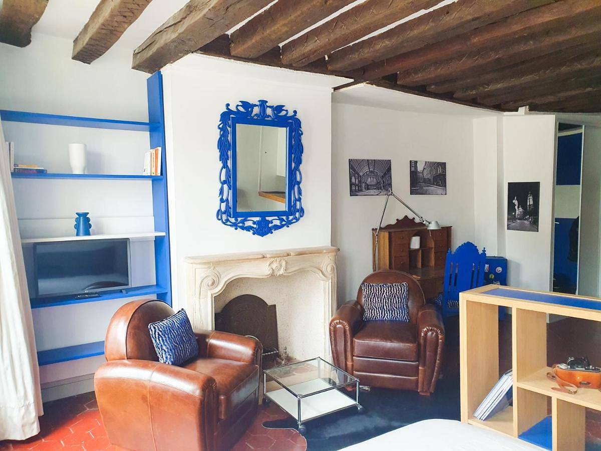 Appartement entier, Exigehome-Grand studio en centre ville - 300 m du Rer A in Saint-Germain-en-Laye, Yvelines