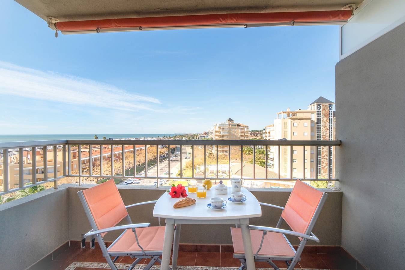 Ganze Wohnung, Ferienwohnung 'Bonito Piso a 1 Minuto de la Playa' mit Meerblick, Terrasse und Wlan in Islantilla, Lepe