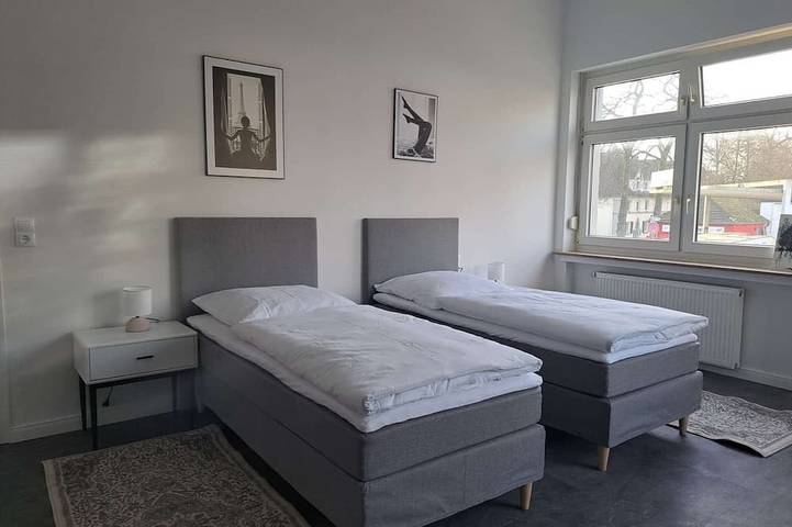 Ganze Wohnung, Moderne großzügige Wohnung mit 2 Schlafzimmer und schönem Wohnbereich in Solingen, Bergisches Land