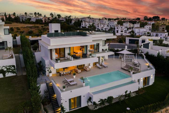 Casa rural para 14 personas, con Jardín y Piscina en Estepona