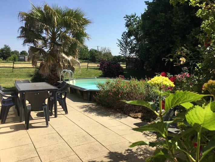 Location de vacances pour 6 personnes, avec vue ainsi que piscine et jardin à La Réorthe - 2