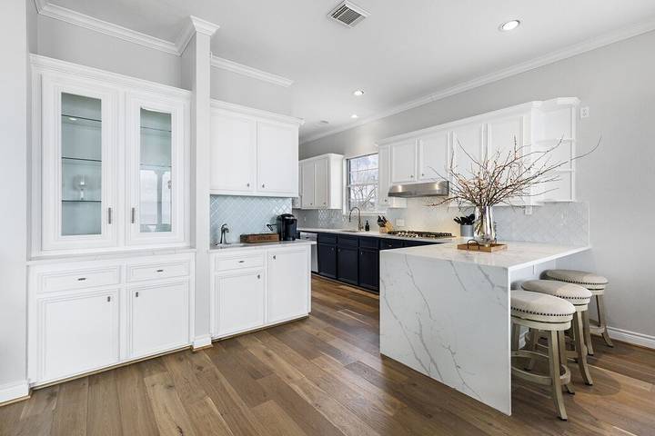 Vacation rental for 12 people, with yard and hot tub as well as balcony in Kemah