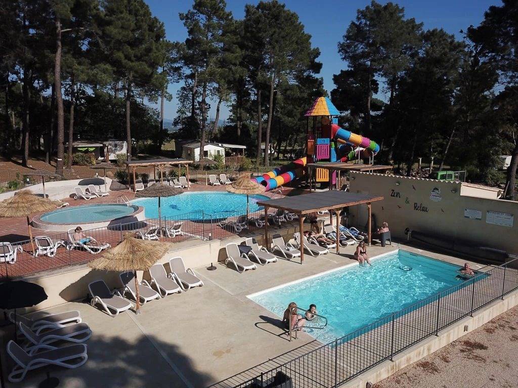 Zecamping 3 étoiles piscine chauffée toboggans mobil-home Tv 27m2 in Bollène, Vaucluse