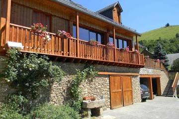 Gîte pour 10 personnes, avec jardin, animaux acceptés à Poubeau