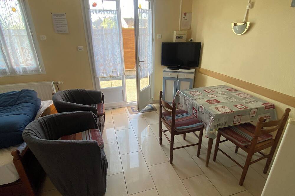 Apartamento entero, Ground-floor studio 2.5kms from town center, shops and casino. in Saint-Amand-les-Eaux, Región de Valenciennes