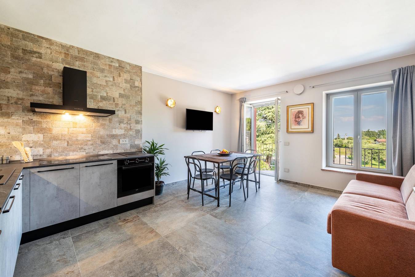 Appartamento intero, Appartamento 'Abaye 5 Barolo - Charm' con vista lago, Wi-Fi e aria condizionata in Soiano del Lago, Prealpi Gardesane