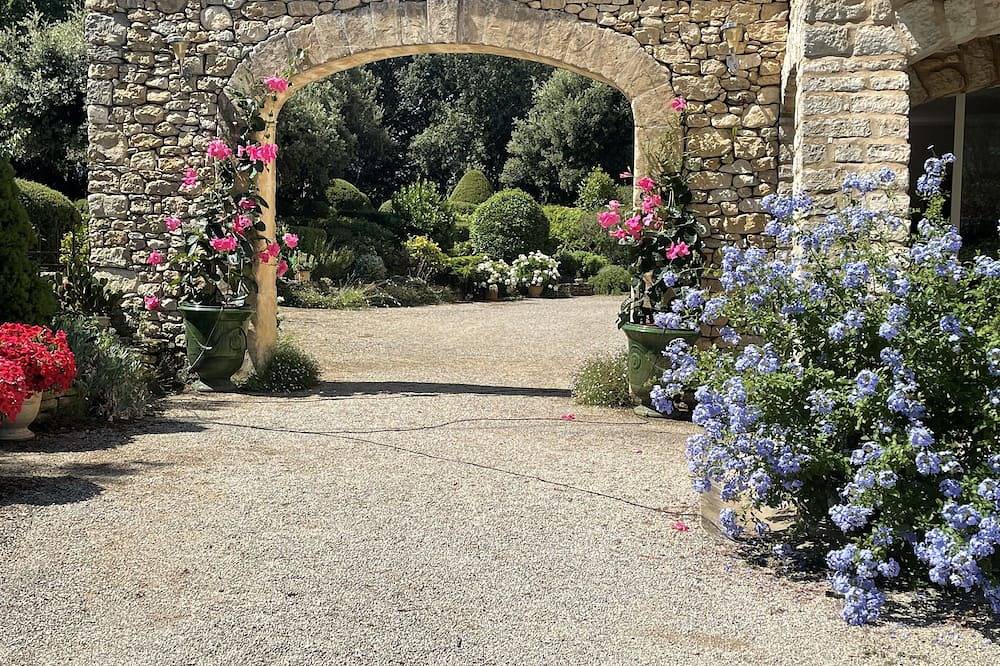 Maison à Bonnieux au cœur du luberon. in Bonnieux, Parc naturel régional du Luberon