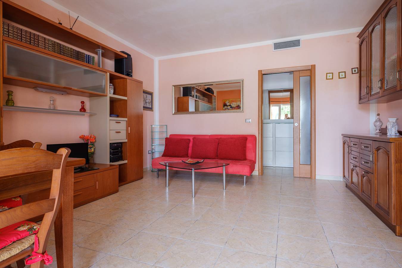 Appartement 'Casa Azzurra 107m Dal Mare' met privétuin en airconditioning in Casalabate, Provincie Lecce