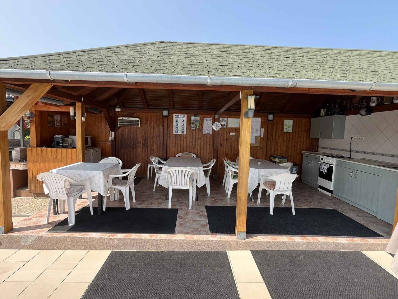 Apartamento vacacional entero, Apartamento de vacaciones con piscina climatizada in Gyenesdiás, Parque Nacional de las Tierras Altas de Balaton