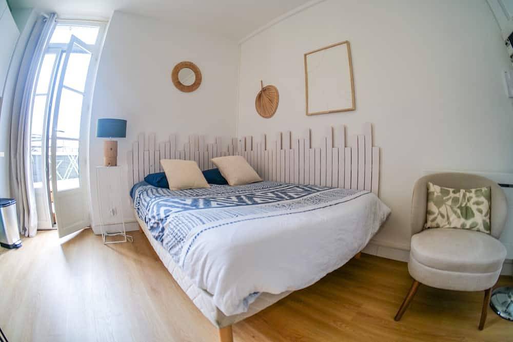 Ganze Wohnung, Lovely Studio with Terrace - City Center - Sleeps 2 in Angers, Loire-Tal