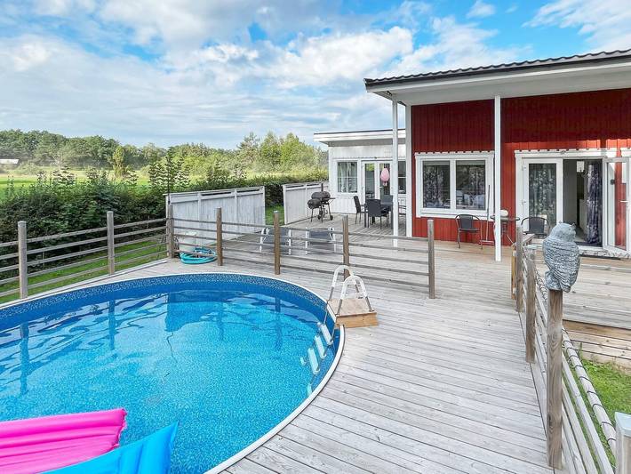 Hus för 3 Personer, med Terass samt Trädgård och Pool och Utsikt i Kalmar Län