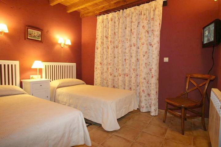 Casa rural para 2 personas, con vistas además de jardín y balcón en Valle de Cabuérniga - 4