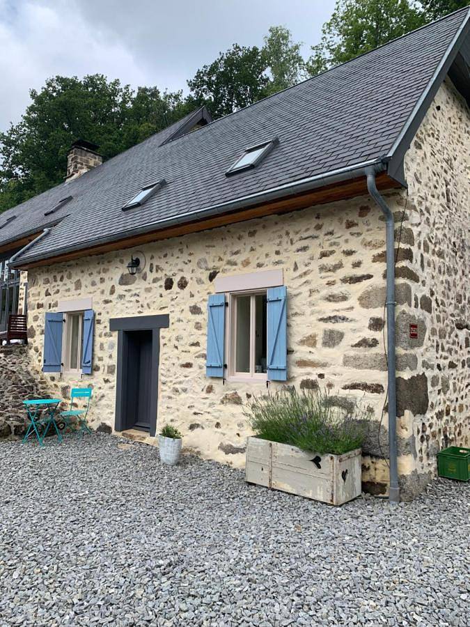 Location de vacances pour 4 personnes, avec jardin et vue à Sussac