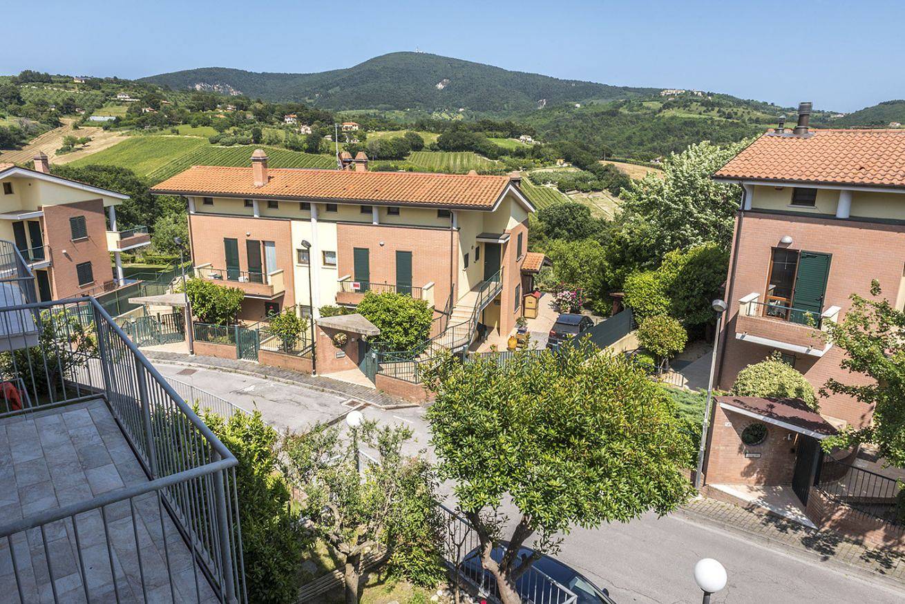 Geheel appartement, Vakantieappartement voor 4 personen met balkon/terras in Camerano, Riviera del Conero