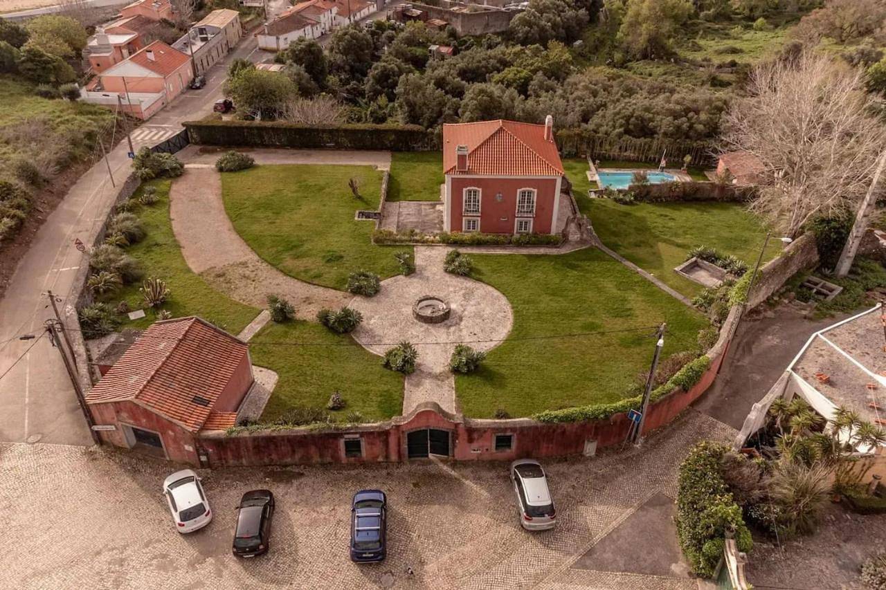 Four-Bedroom Chalet in Alcabideche, Costa de Lisboa