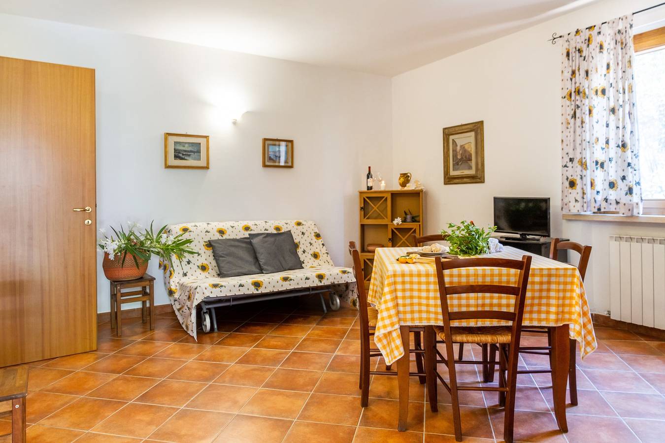 Agriturismo "Bilo Iris" with Pool, Wi-Fi & Garden in Grosseto, Grosseto Province