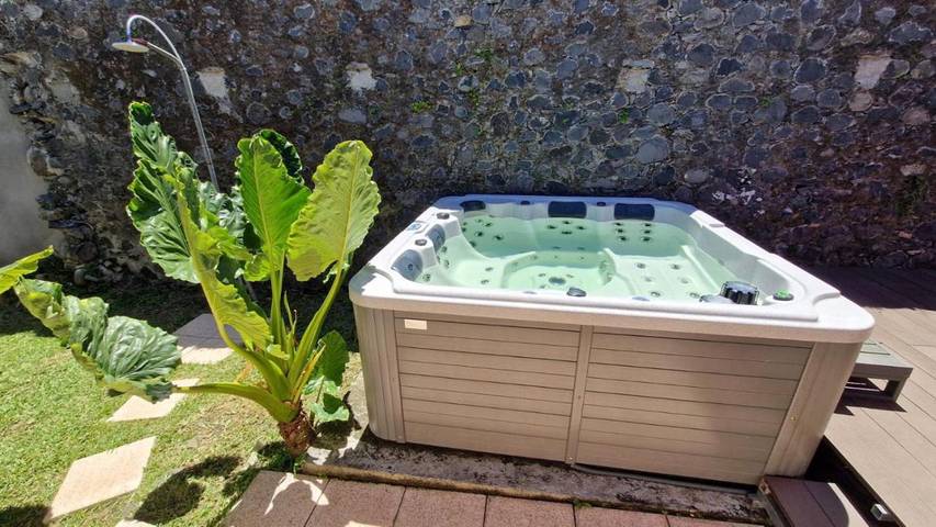 Location de vacances pour 6 personnes, avec jardin et jacuzzi dans Cambuston - 2