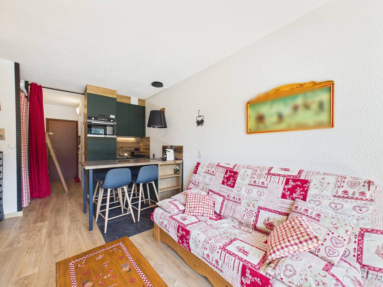 Entire studio, Ski-In/Ski-Out Studio with Pool, Tennis & Mountain Views - 1km from Les Gets Center in Les Gets, Les Portes du Soleil