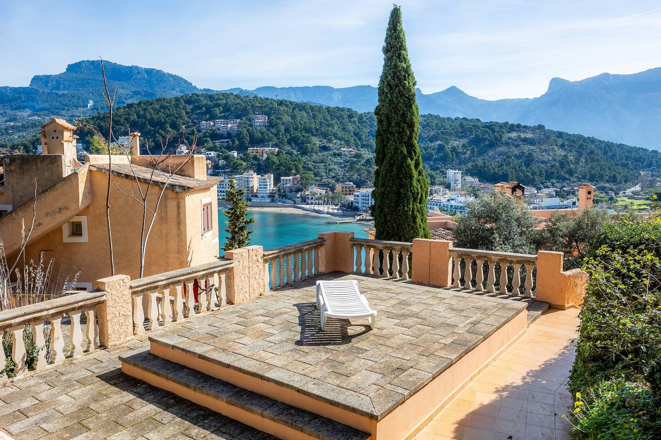 Entire apartment, Renovated 2026! Air-Conditioned Apartment with Seaview, shared pool and Wi-Fi in Port de Sóller in Port de Sóller, Sóller