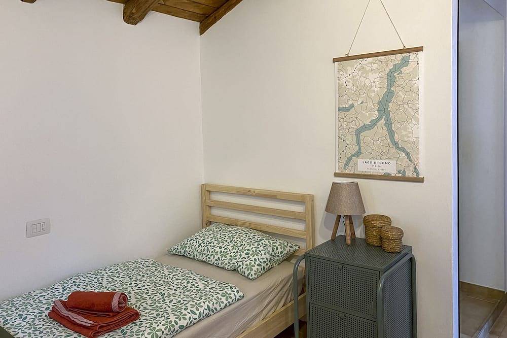 Ganze Wohnung, Cosy flat for nature lovers in the rustic mountain village of Livo on Lake Como in Livo, Comer See