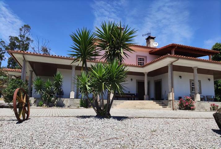 Location de vacances pour 4 personnes, avec vue ainsi que jardin et piscine dans Pedraça - 3