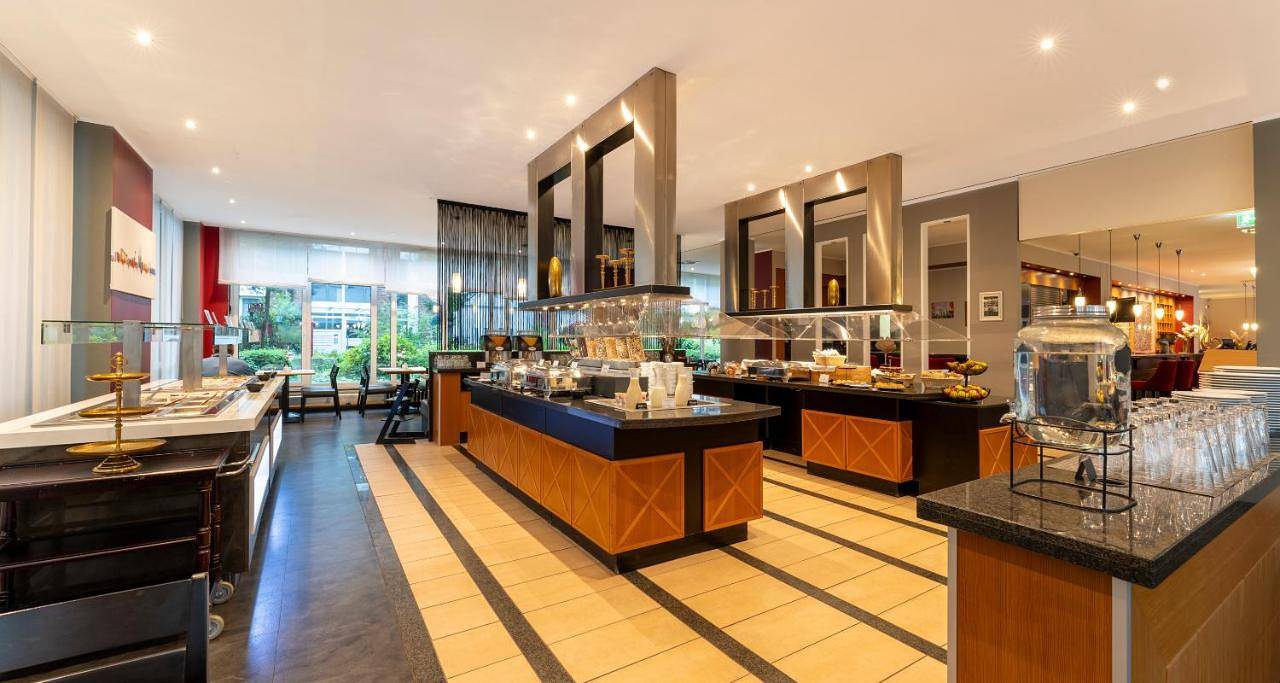 Plaza Premium Köln in Mülheim Köln, St. Clemens und Mauritius