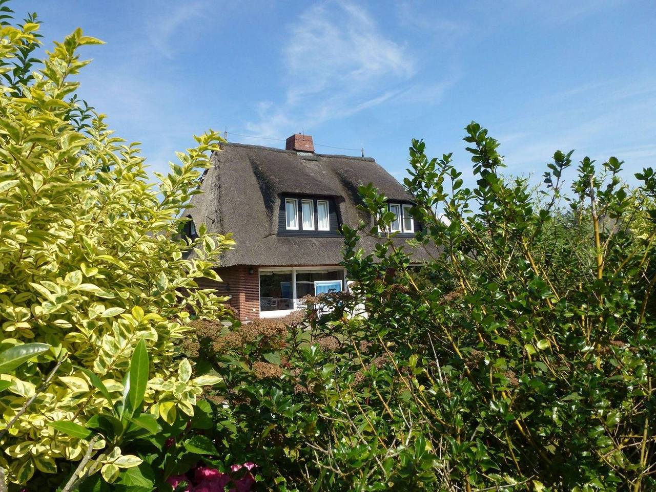 Lh Bremer Strasse, Hausteil 1 - Exklusives Ferienhaus mit ca. 110 m² und 5 Zimmern, für bis zu 6 Persone in Wenningstedt, Sylt