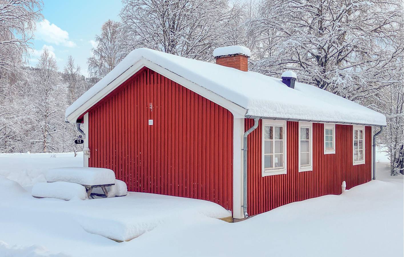 Hus för 4 Personer med trädgård in Värmland