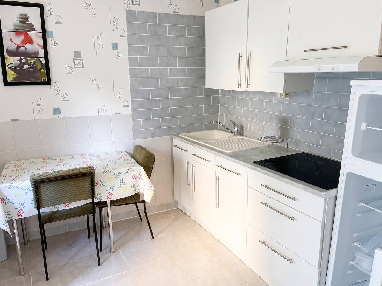 Estudio entero, Estudio encantador en Néris-les-Bains, 20 m², con terraza in Néris-les-Bains, Región de Montluçon