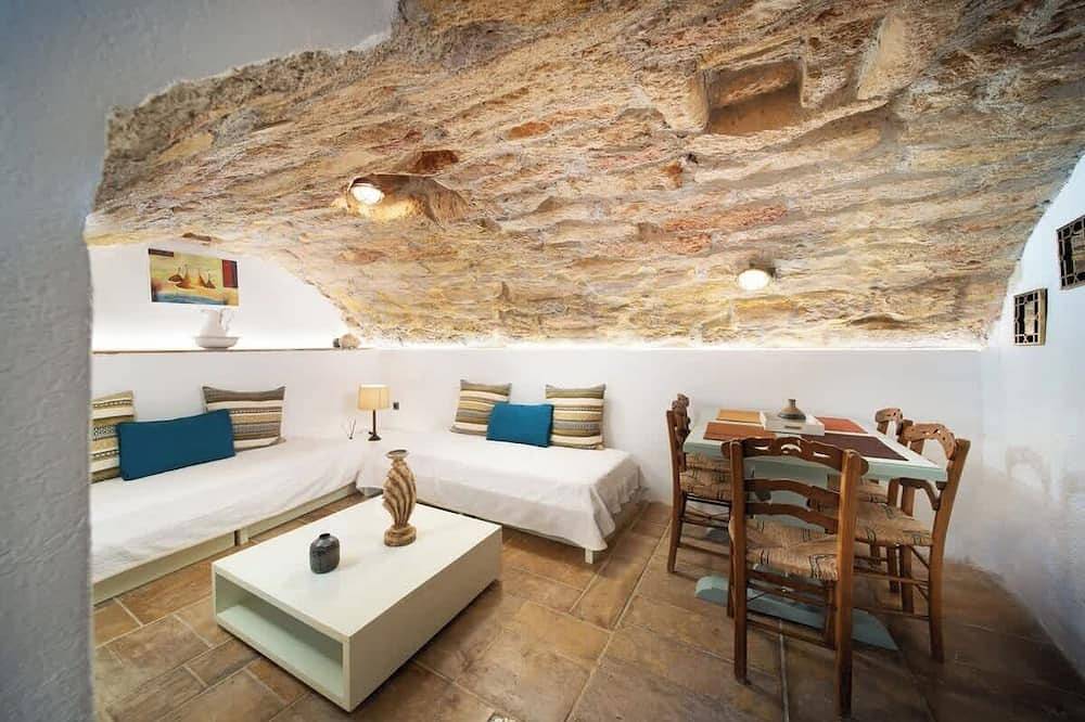 Menexes Suites Castellano Suite Private Courtyard in Monemvasia, Peloponnes