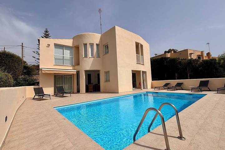 Villa for 6 people, with garden - 1