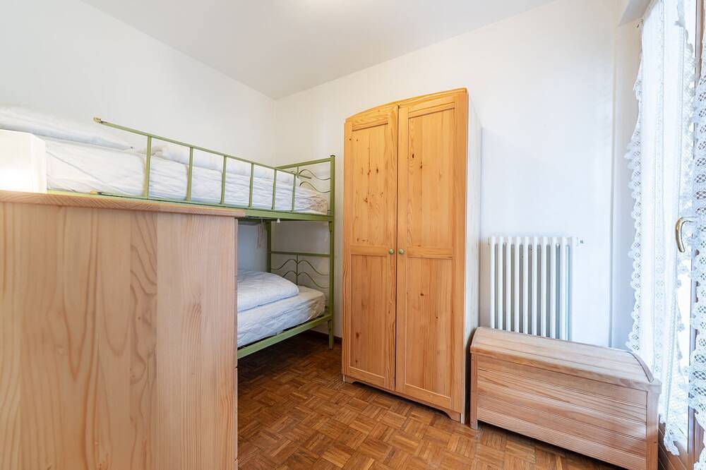 Ganze Wohnung, Two-bedroom apartment just 300 meters from the Sellaronda ski lifts. in Alba (Canazei), Canazei