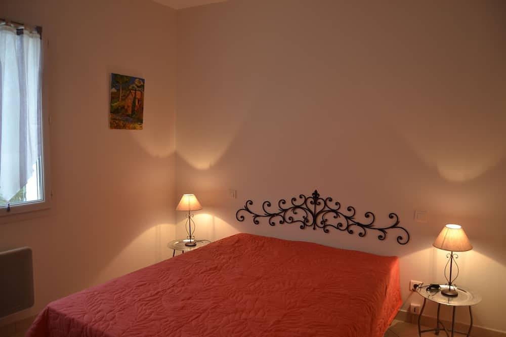 Air-conditioned villa, private pool 100m from the start of the Mont Ventoux climb in Malaucène, Parque natural regional del Mont Ventoux