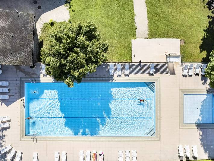 Camping für 4 Personen, mit Terrasse und Pool in Haute-Savoie