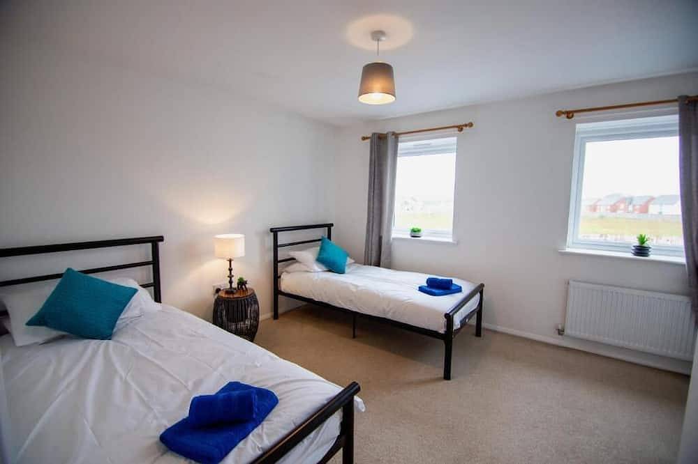 Spacious 2 bed family house with garden situated between Salisbury and Amesbury. in Wiltshire