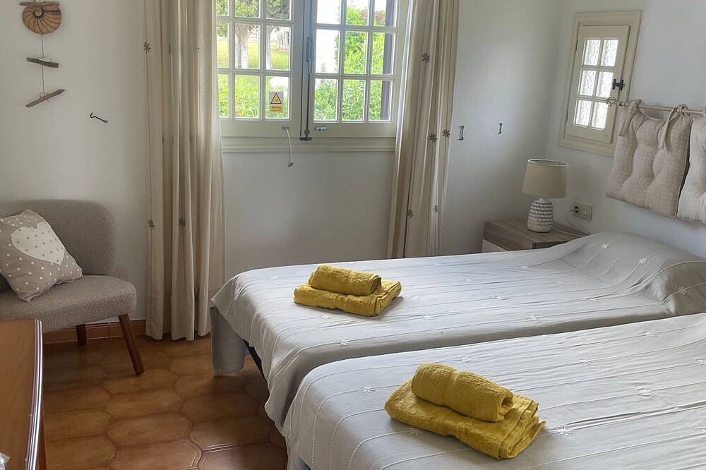 Entire apartment, 2 Bedroom Apartment , Son Bou in San Jaime Mediterráneo, Alaior Municipality
