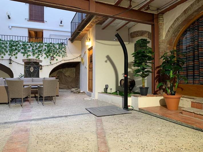 Casa rural para 15 personas, con Balcón además de Terraza y Jardín en Capmany - 2