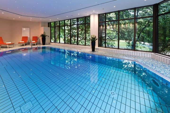Hotel für 10 Personen, mit Terrasse und Pool sowie Sauna in Bad Homburg - 4