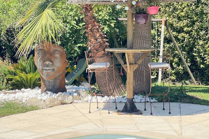 Location de vacances pour 8 personnes, avec jardin et jacuzzi, animaux acceptés à Saint-Jean-de-Cornies